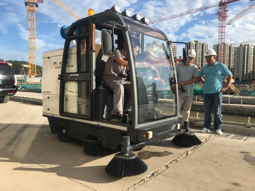 五家渠龙海市电动清扫车：现代城市清洁的新解决方案